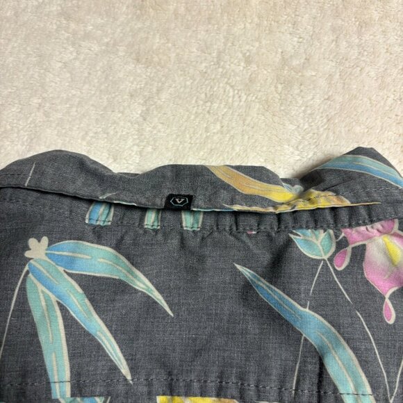 Vissla Mens Button Down Shirt Size X-Large Grey Floral Vacation Resortwear - Picture 8 of 15